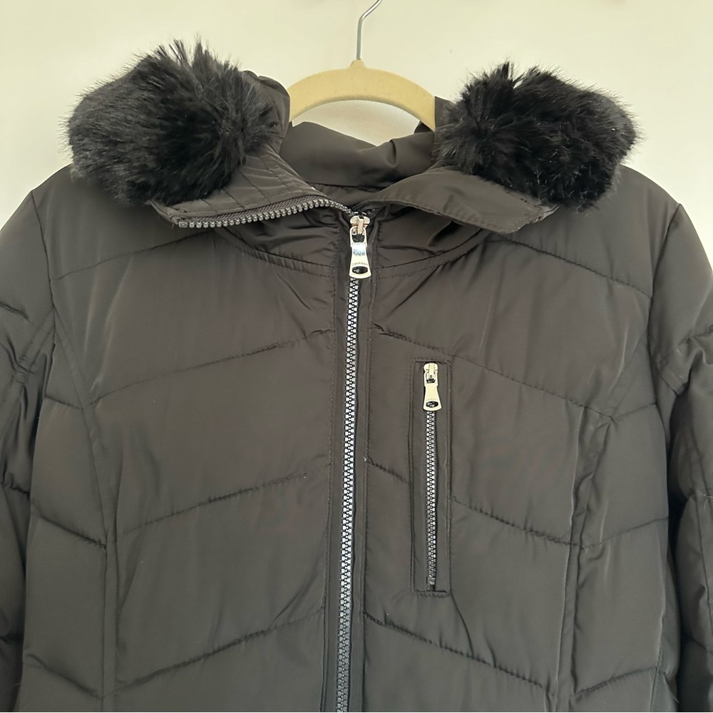 Women’s Calvin Klein Black Long Puffer Winter Coat with Faux Fur-Trimmed Hood - Picture 4 of 7